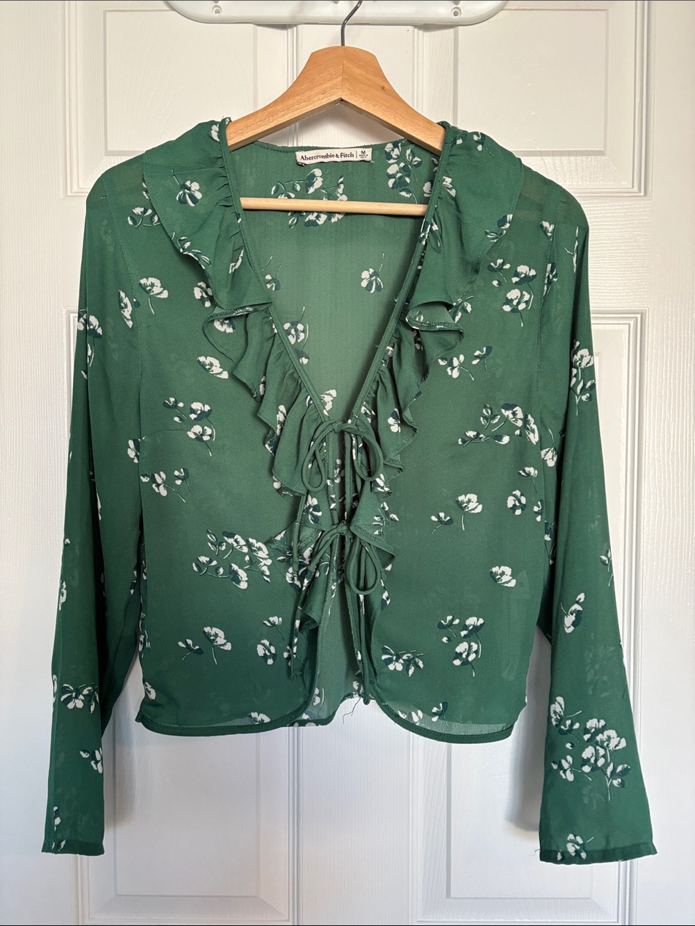 Abercrombie & Fitch toe front ruffled blouse